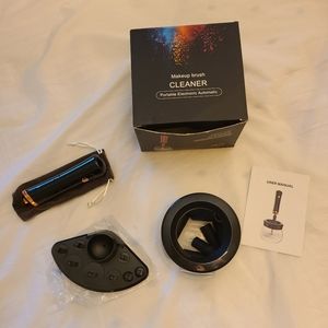 Electronic make-up brush cleaner